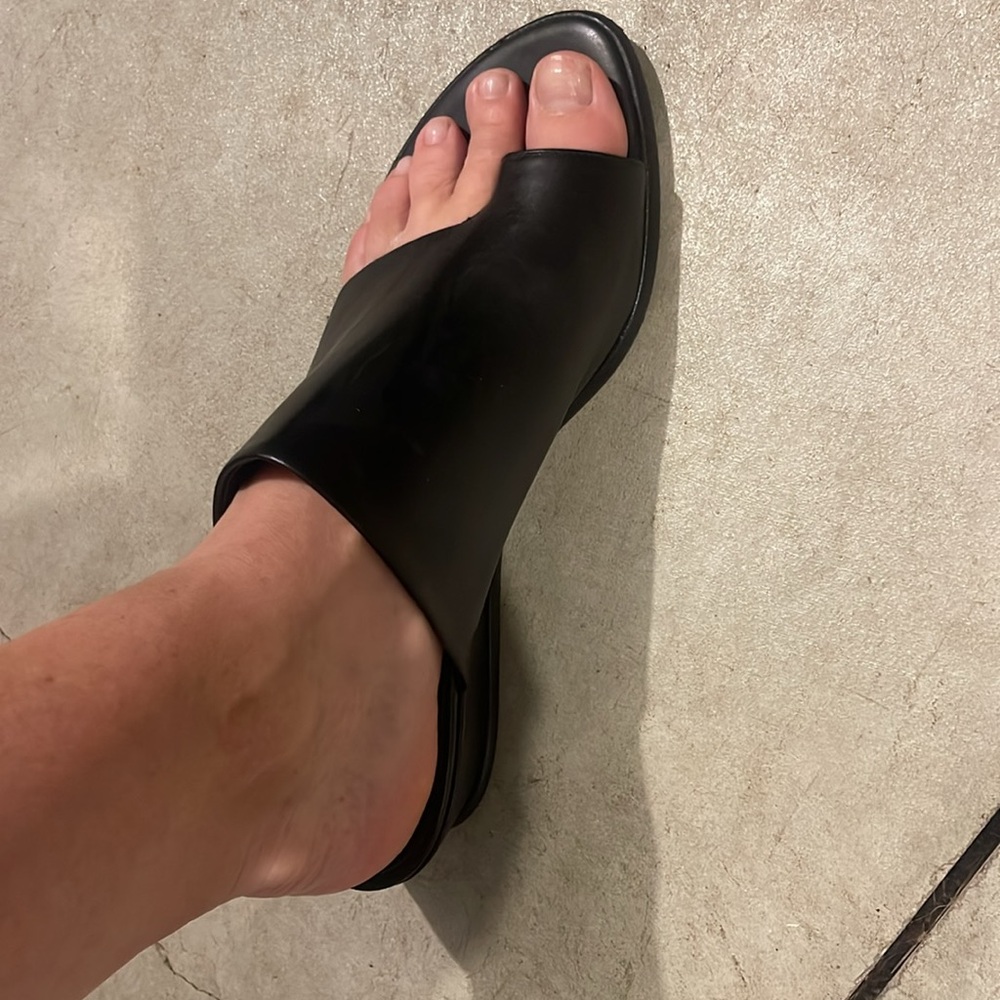 Vince black short wedge sandals size 38 - Picture 9 of 10